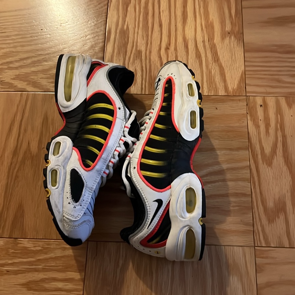 Nike Air Max Tailwind 4 Bright Crimson
Wor a few times 
Boys size 7.5